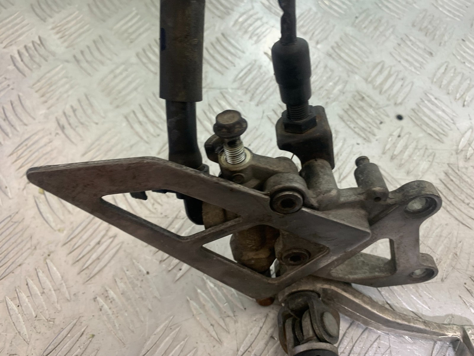 KAWASAKI ZX6R ZX6 F FRONT RIGHT HANGER  YEAR 1995-1997 (CMB1169)