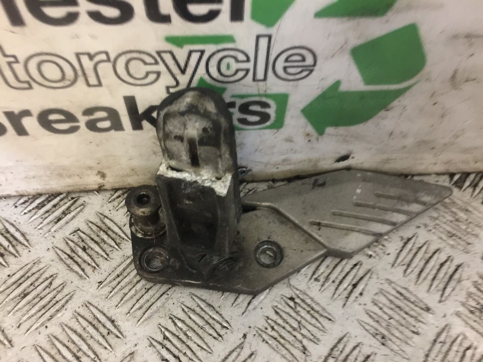 KAWASAKI GTR1400 GTR 1400 FRONT LEFT HANGER YEAR 2010 (STOCK 716)