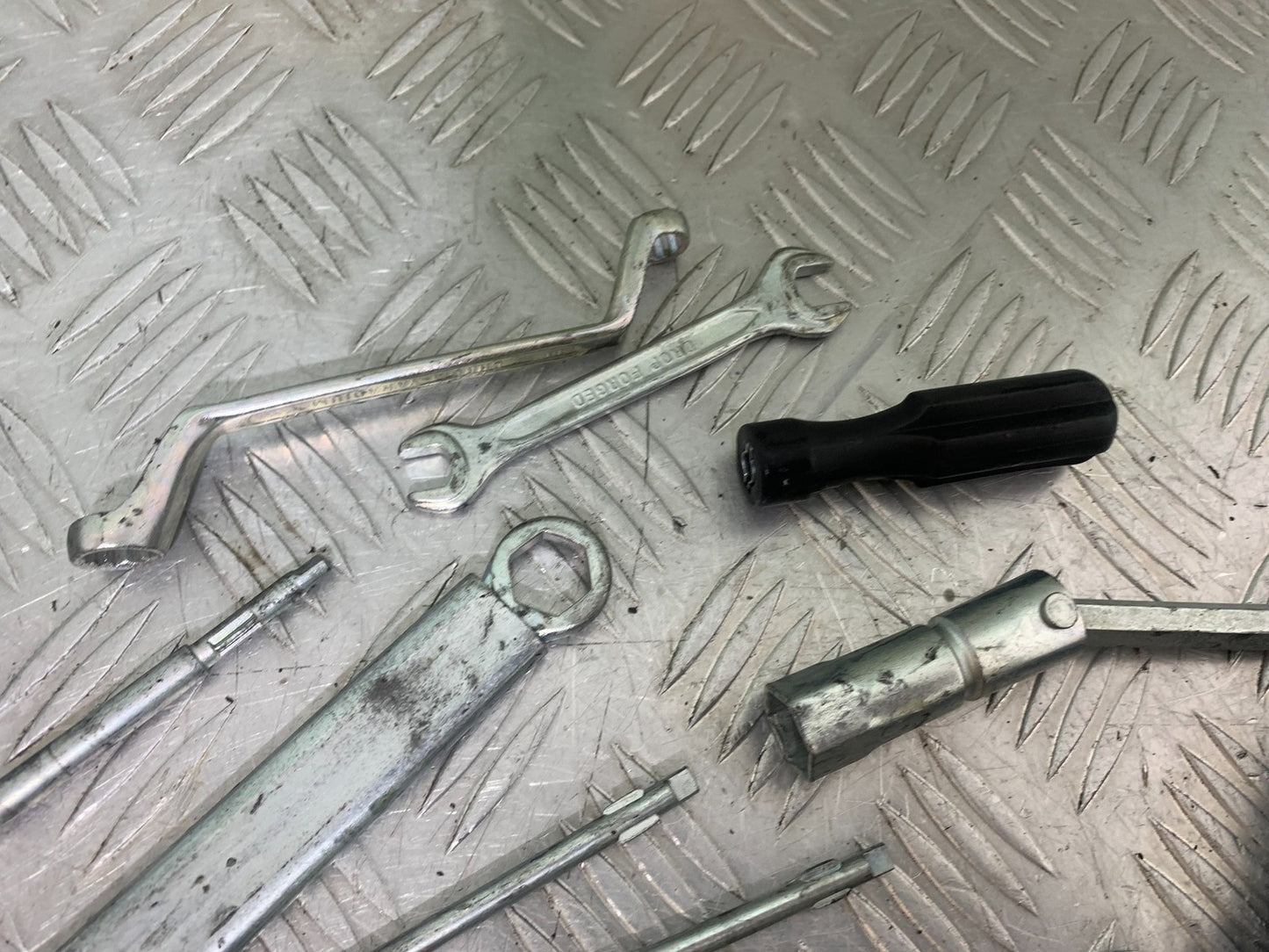 HONDA NT 700 V DEAUVILLE TOOL KIT  YEAR 2006-2011 (CMB1211)
