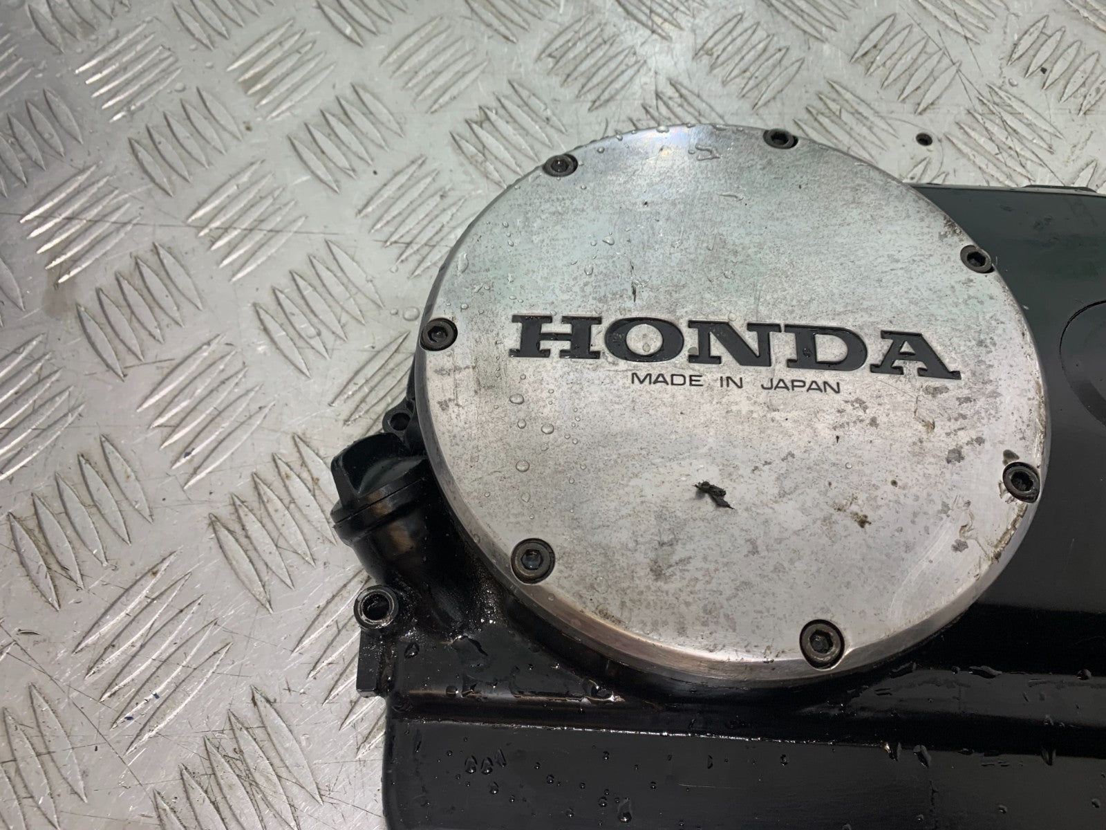 HONDA VT700 VT 700 SHADOW  CLUTCH COVER YEAR 1984-85 (CMB1328)