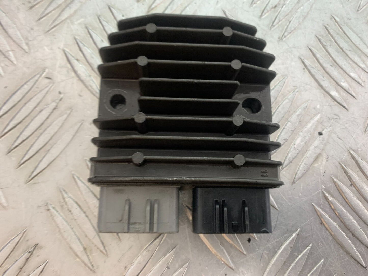 TRIUMPH TIGER 800 REGULATOR   YEAR 2011-2014 (CMB1113)