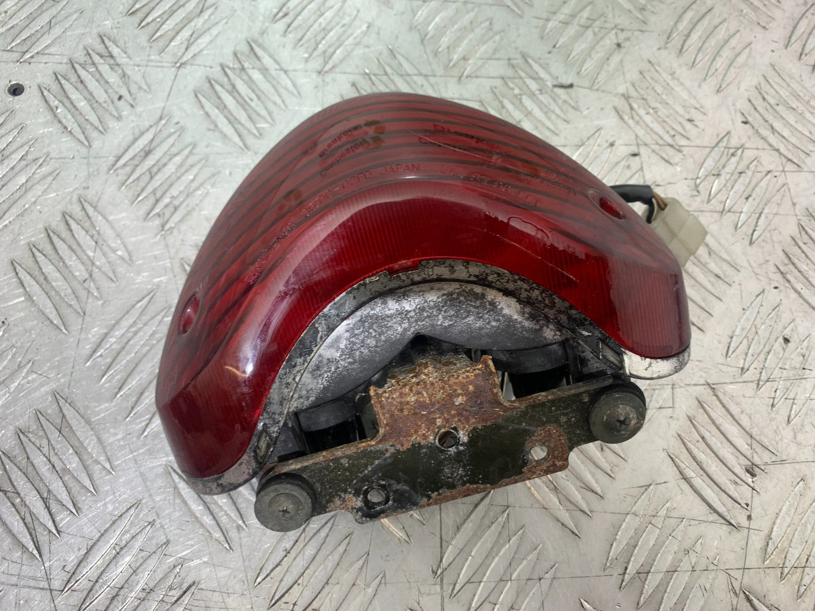 SUZUKI SV650 SV 650 mk1 REAR LIGHT  YEAR 1999-2002 (CMB1208)