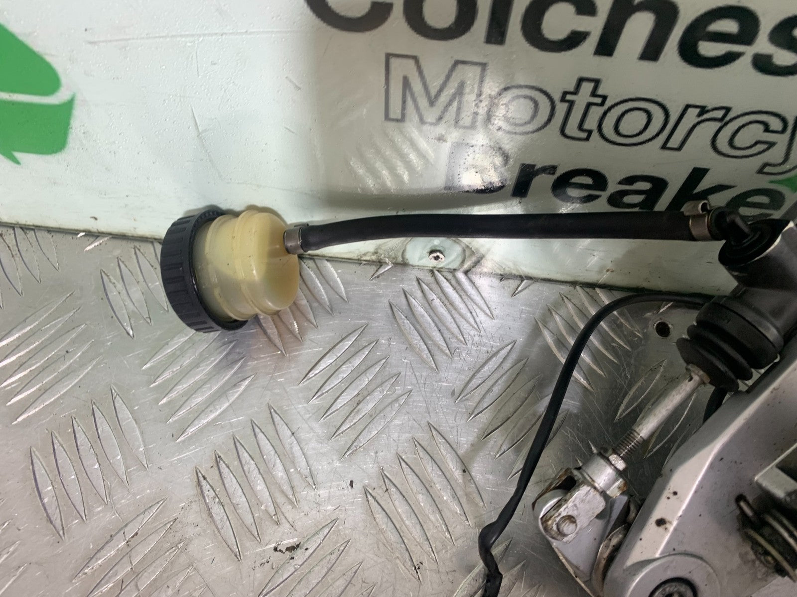 BMW R850 R R850R FRONT RIGHT HANGER   YEAR 1994-2002 (CMB1170)