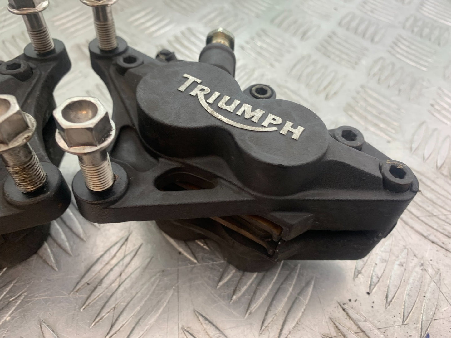 TRIUMPH 955i SPRINT ST FRONT BRAKE CALIPERS  1999-2004 (CMB1176)