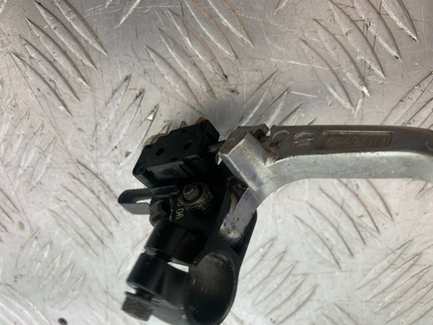 YAMAHA YZF R1 4XV CLUTCH LEVER AND BRACKET  YEAR 1998-99 (CMB1291)