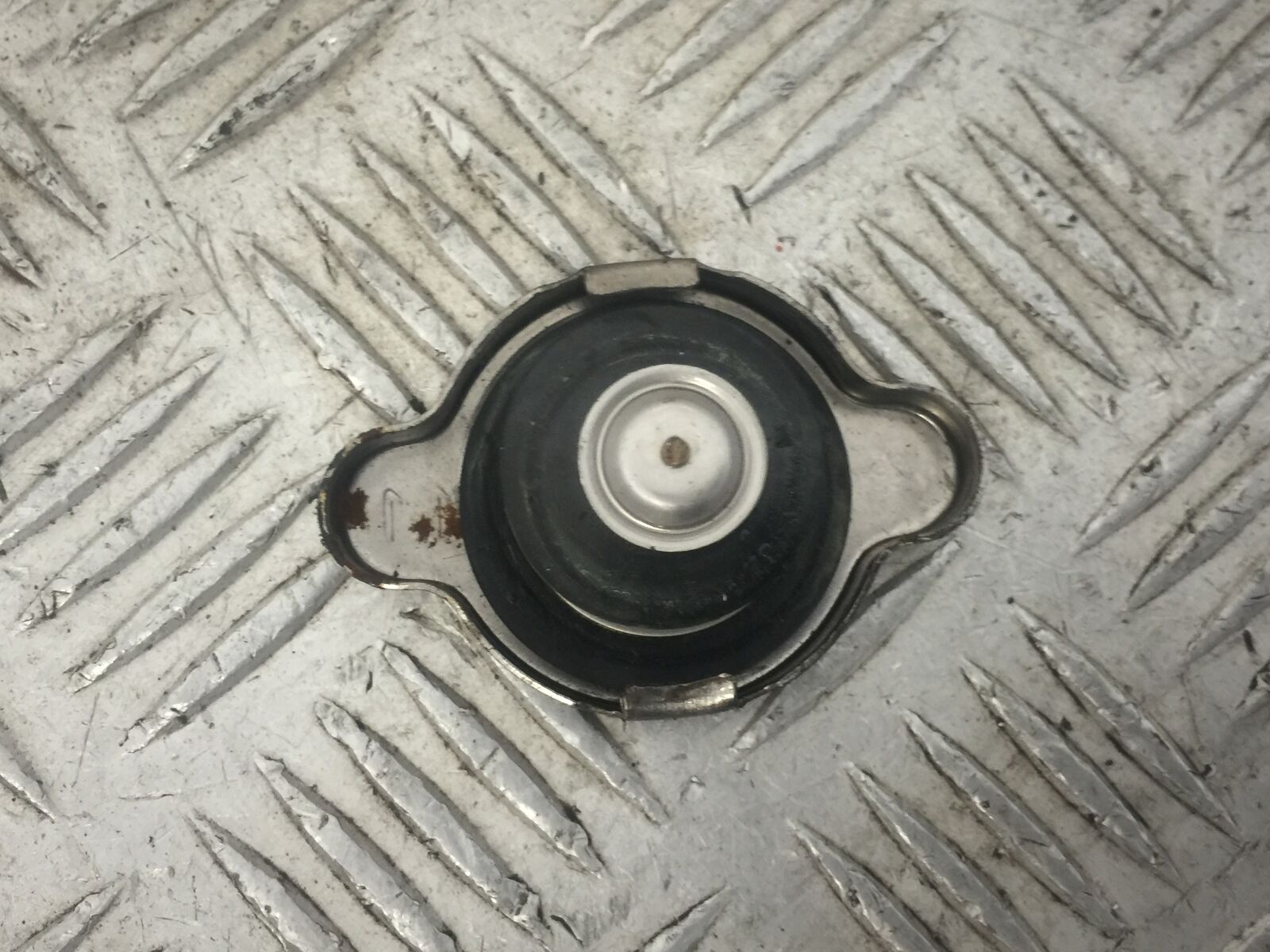 HONDA CBR600 CBR 600 F4I SPORT RADIATOR CAP YEAR 2004  (STOCK 628)
