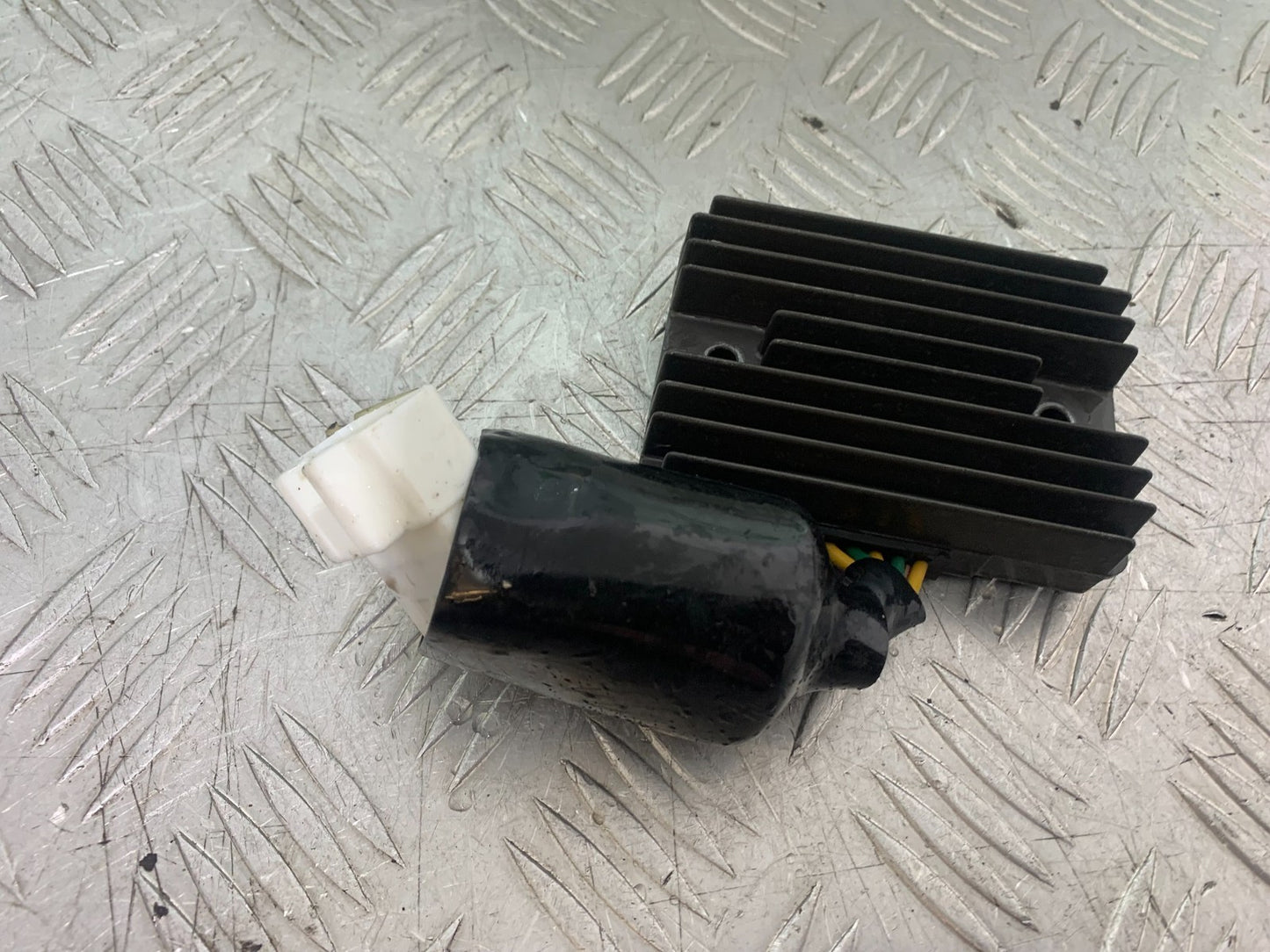 HONDA CBR1100 BLACKBIRD REGULATOR   YEAR 1999-2005 (CMB1232)