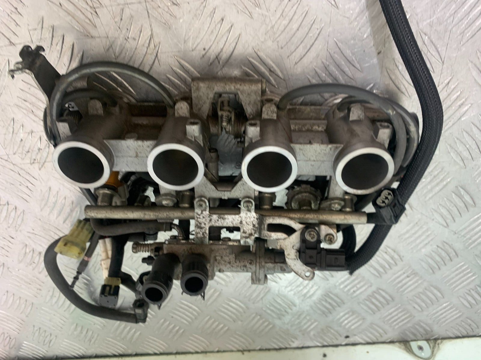 YAMAHA XJ6 XJ6-S THROTTLE BODIES    YEAR 2009-2015  (CMB1212)