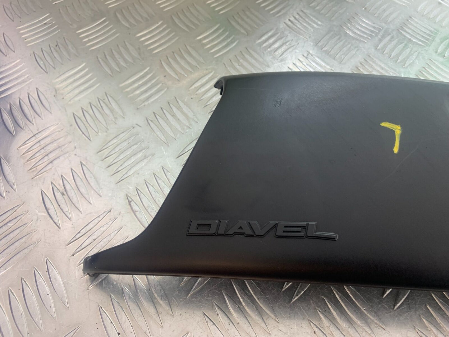 DUCATI DIAVEL 1200 LEFT AIR DUCT COVER   YEAR 2014-17 (CMB1054)