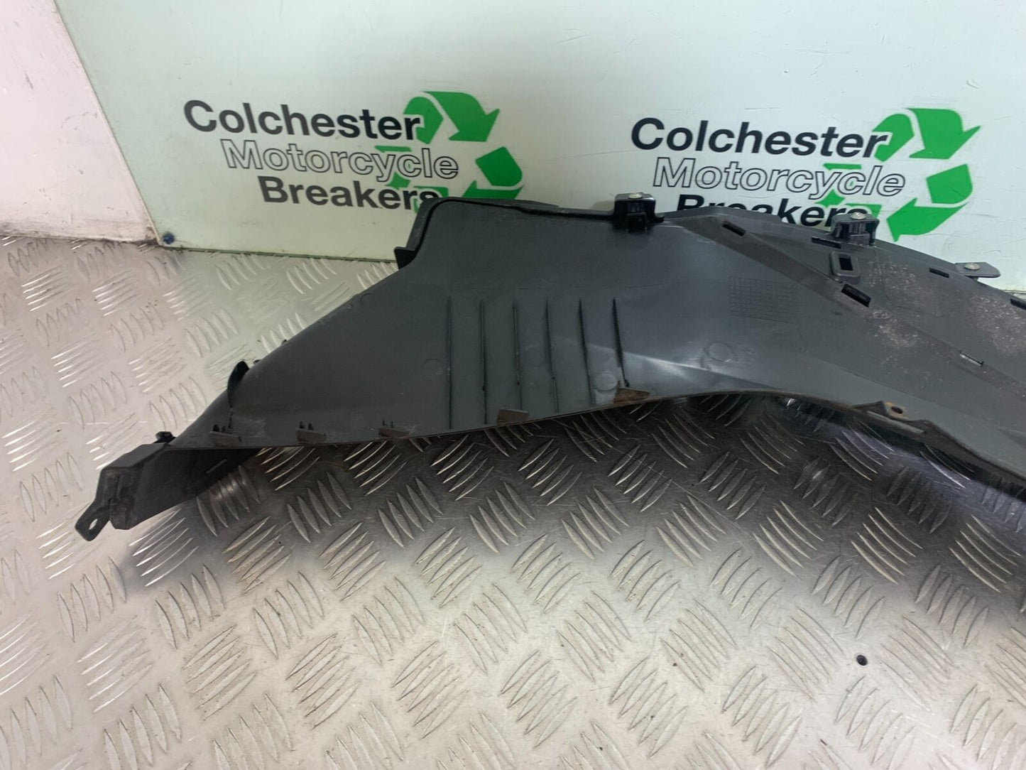 SUZUKI AN400 AN 400 BURGMAN LEFT FOOTBOARD  YEAR 2017-2024 (CMB1118)