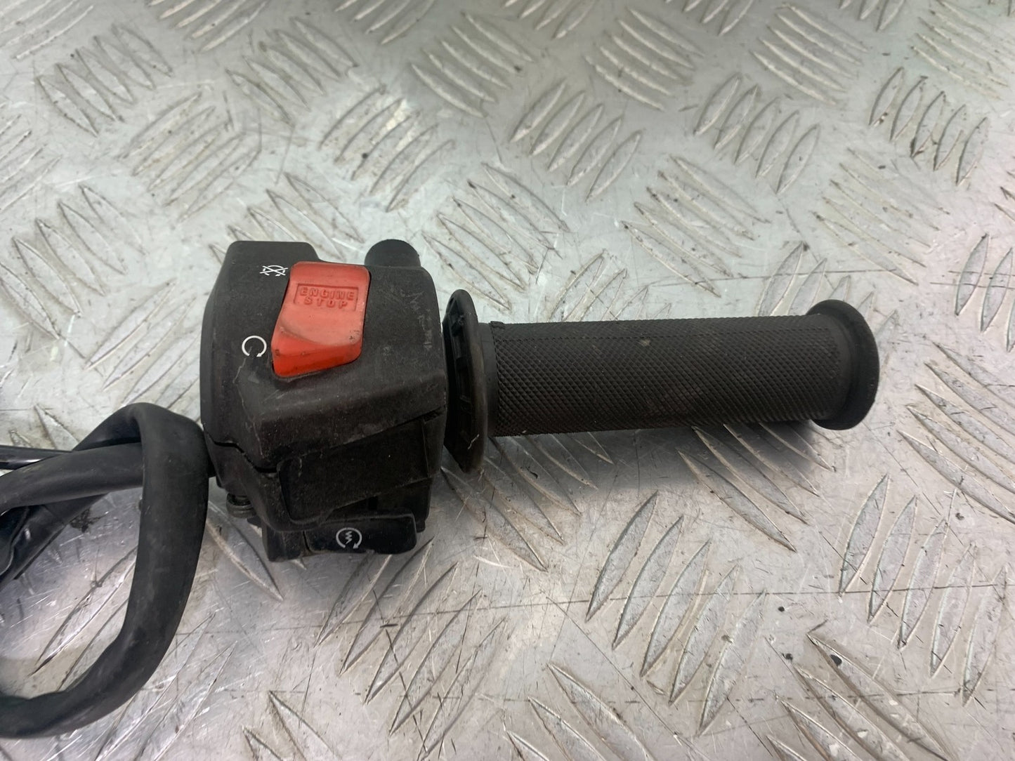 HONDA CBR600 CBR 600 RR RIGHT SWITCH GEAR  YEAR 2003-2004 CMB1173)