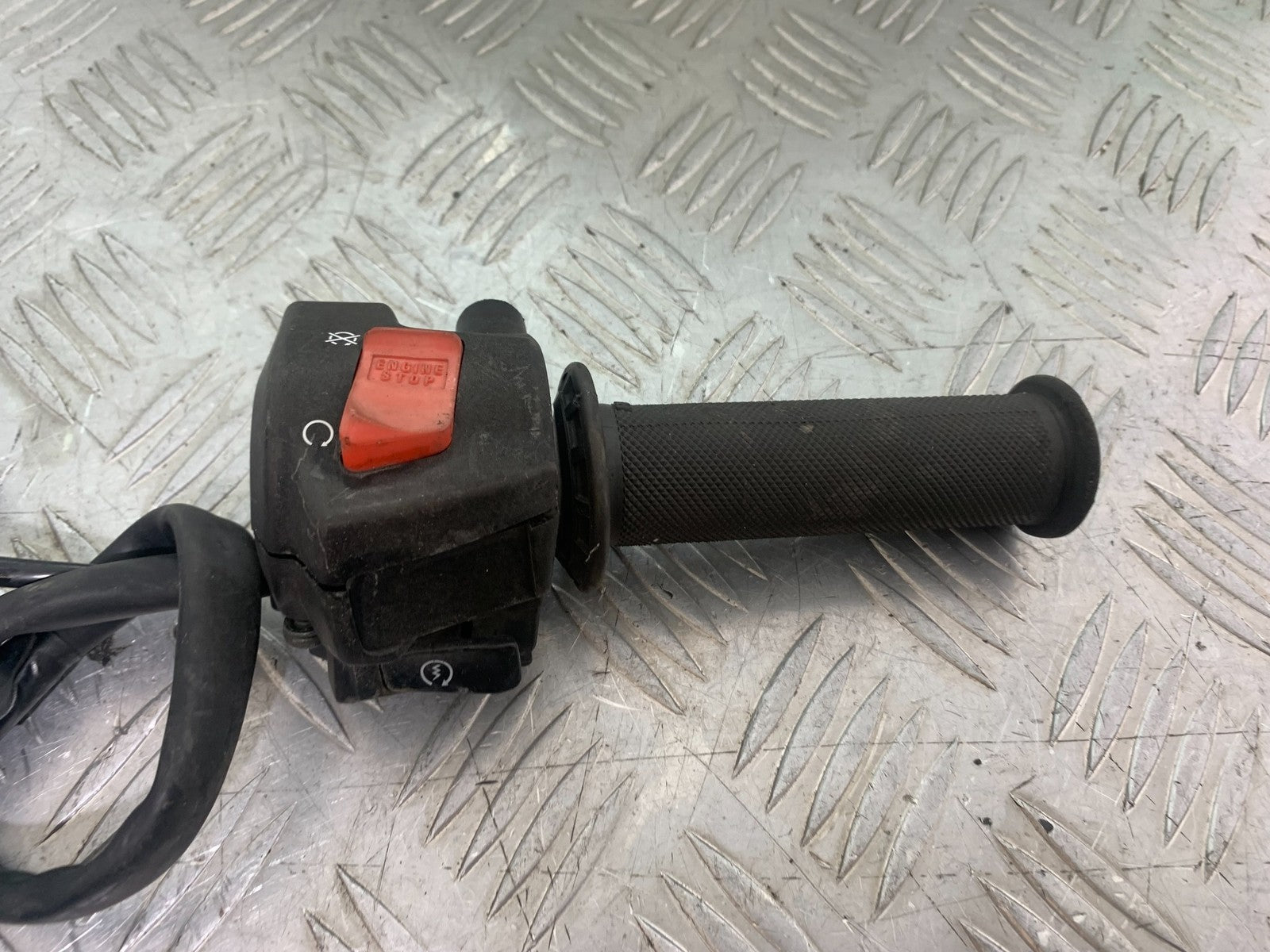 HONDA CBR600 CBR 600 RR RIGHT SWITCH GEAR  YEAR 2003-2004 CMB1173)