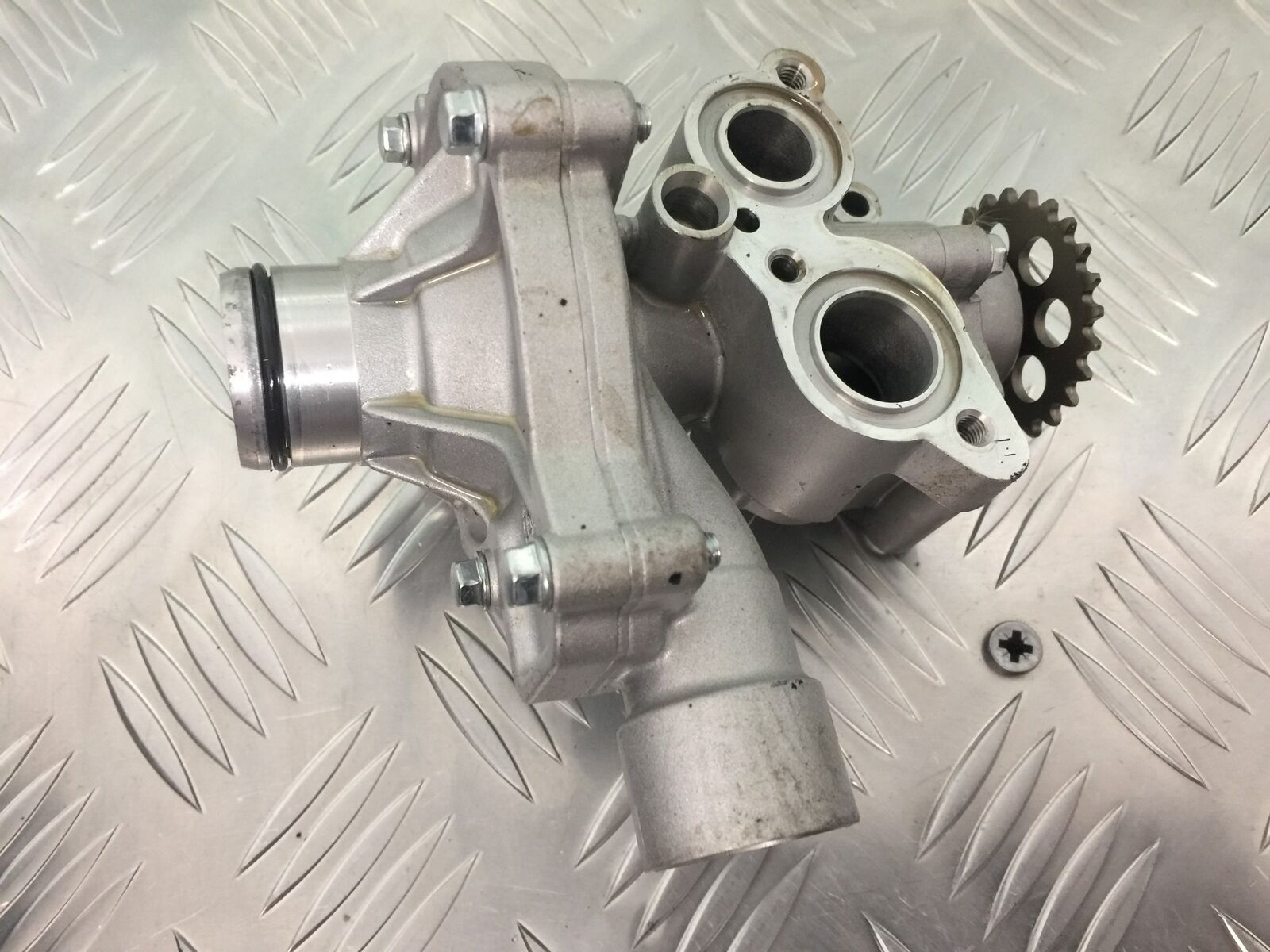 TRIUMPH TIGER 800 XRT OIL PUMP YEAR 2015-2017  (STOCK 920)