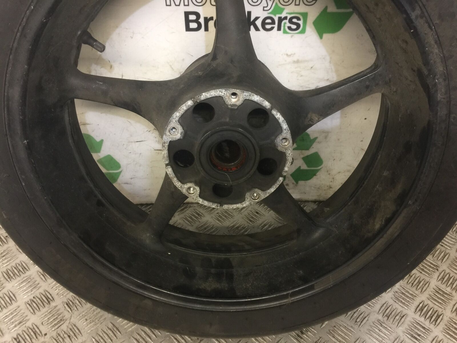 YAMAHA R6 2CO REAR WHEEL   YEAR 2006 (STOCK 607)