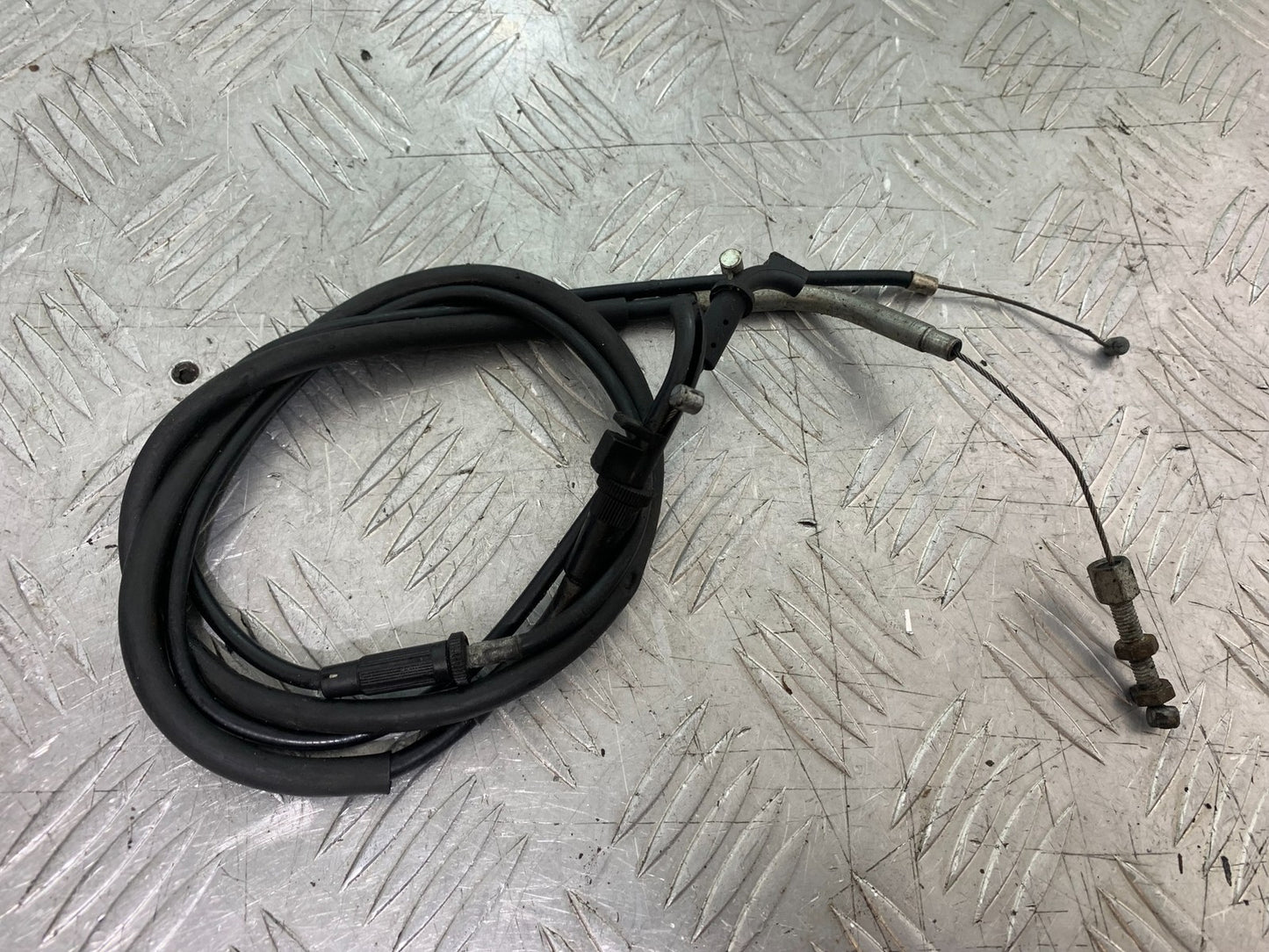 TRIUMPH TROPHY 900 THROTTLE CABLES  YEAR 1991-95 (CMB1251)