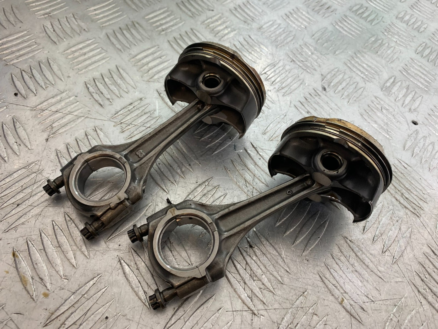 MV AGUSTA 675 F3 2 X CON RODS AND PISTONS  YEAR 2012-2016 (CMB1302)