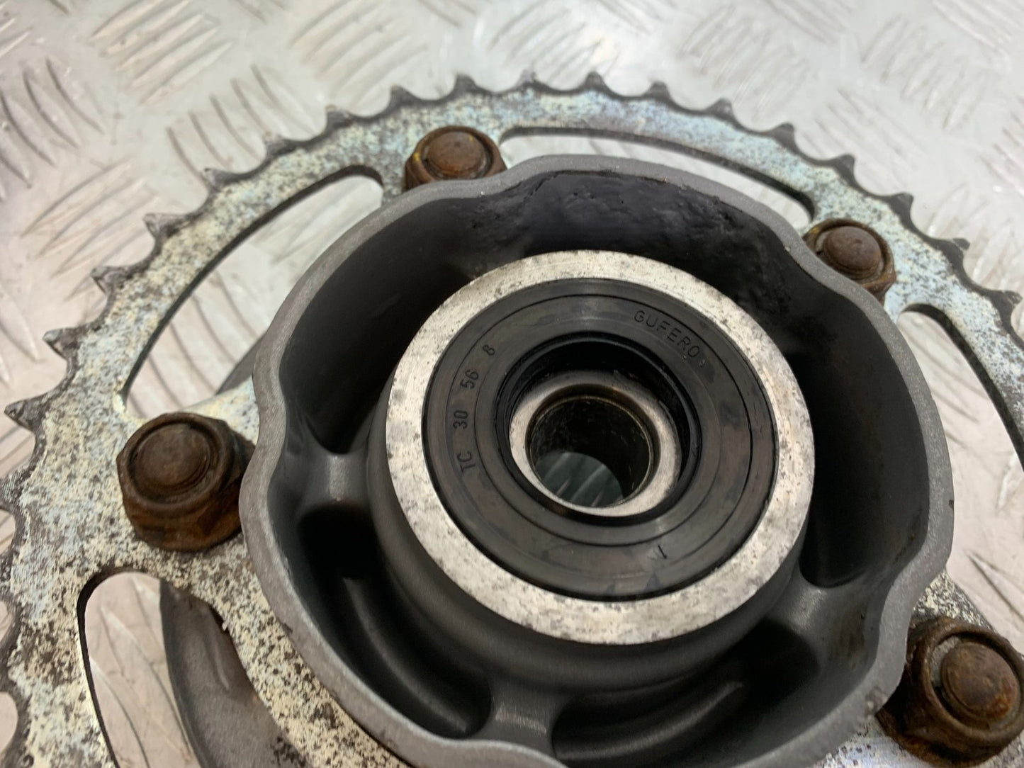 HONDA CBF500 CBF 500 SPROCKET CARRIER YEAR 2004-2008  (CMB1294)