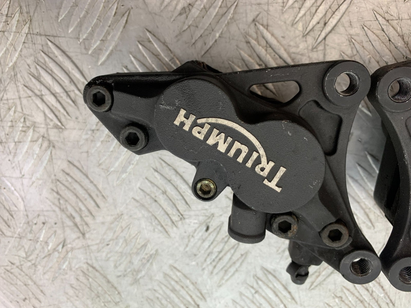 TRIUMPH 955I SPRINT RS FRONT CALIPERS YEAR 1999-03 (CMB1313)