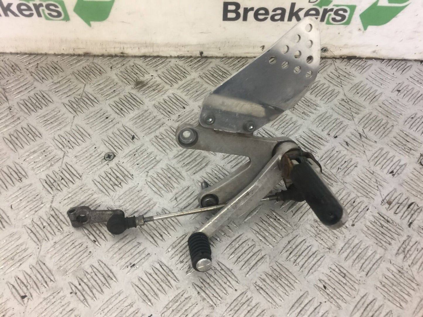 HONDA HONDA CBR400 RR FRONT LEFT HANGER COMPLETE  YEAR 1990-95(STOCK 624)