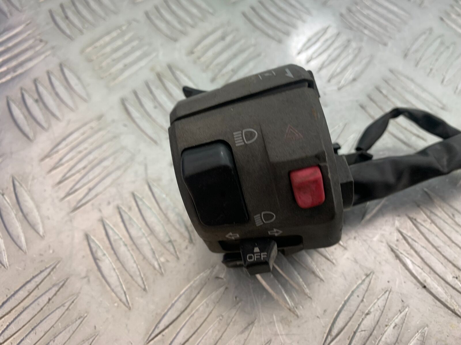 KAWASAKI Z750 Z 750 LEFT SWITCH GEAR  YEAR 2004-2006  (CMB1104)