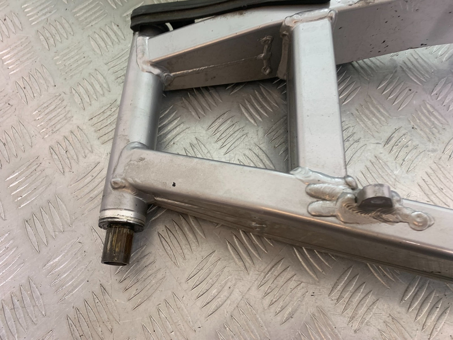 YAMAHA XJR1300 XJR 1300 SWINGARM   YEAR 1999-2003 (CMB1119)