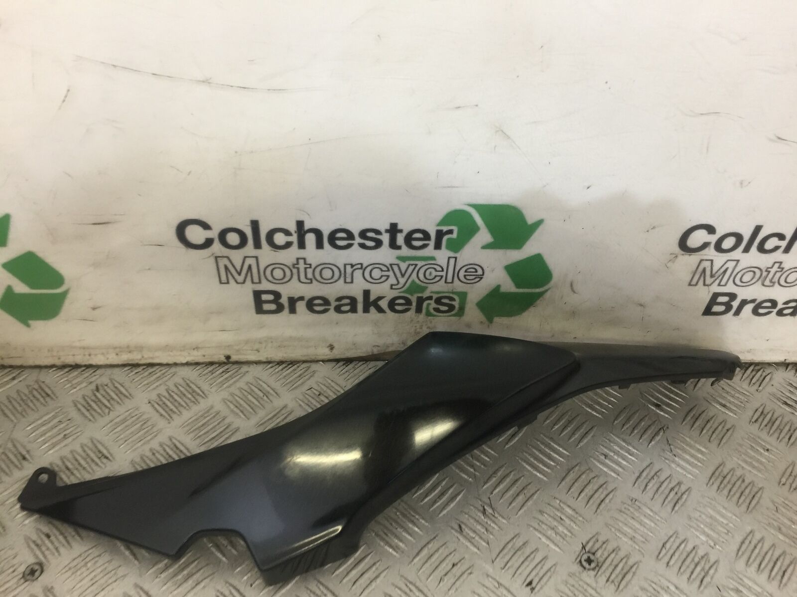 KAWASAKI NINJA 650 LEFT SEAT PANEL  YEAR 2020 (STOCK 726)