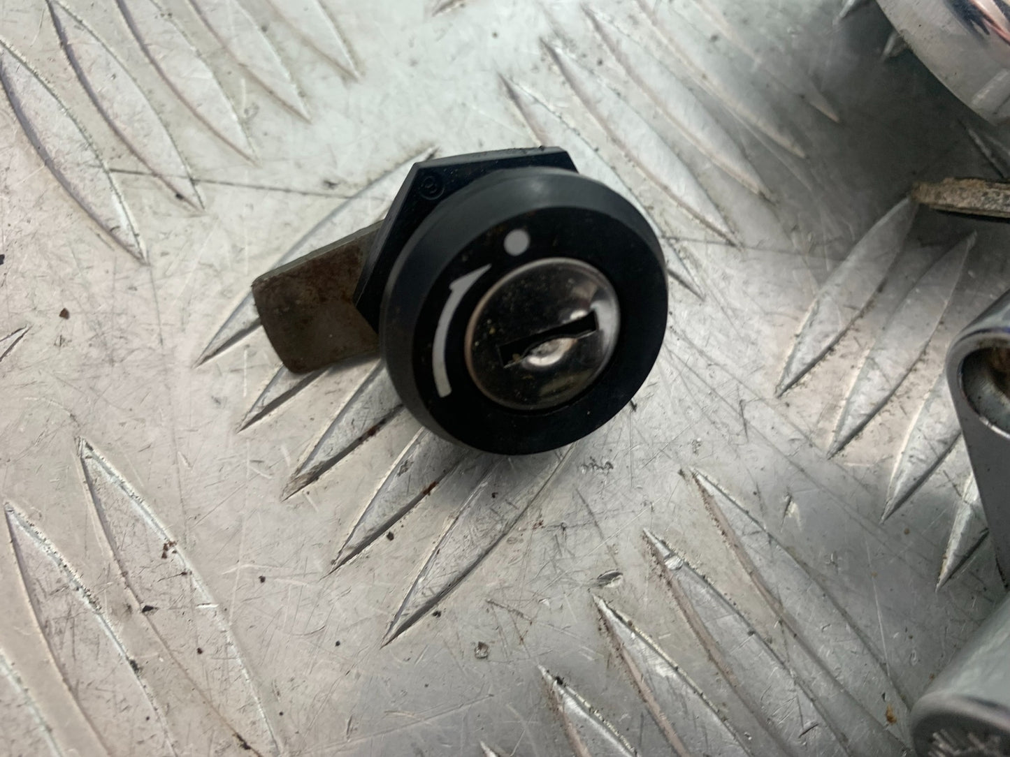 KAWASAKI VN1500 CLASSIC LOCKS AND KEY  YEAR 1999 -2006 (CMB1166)