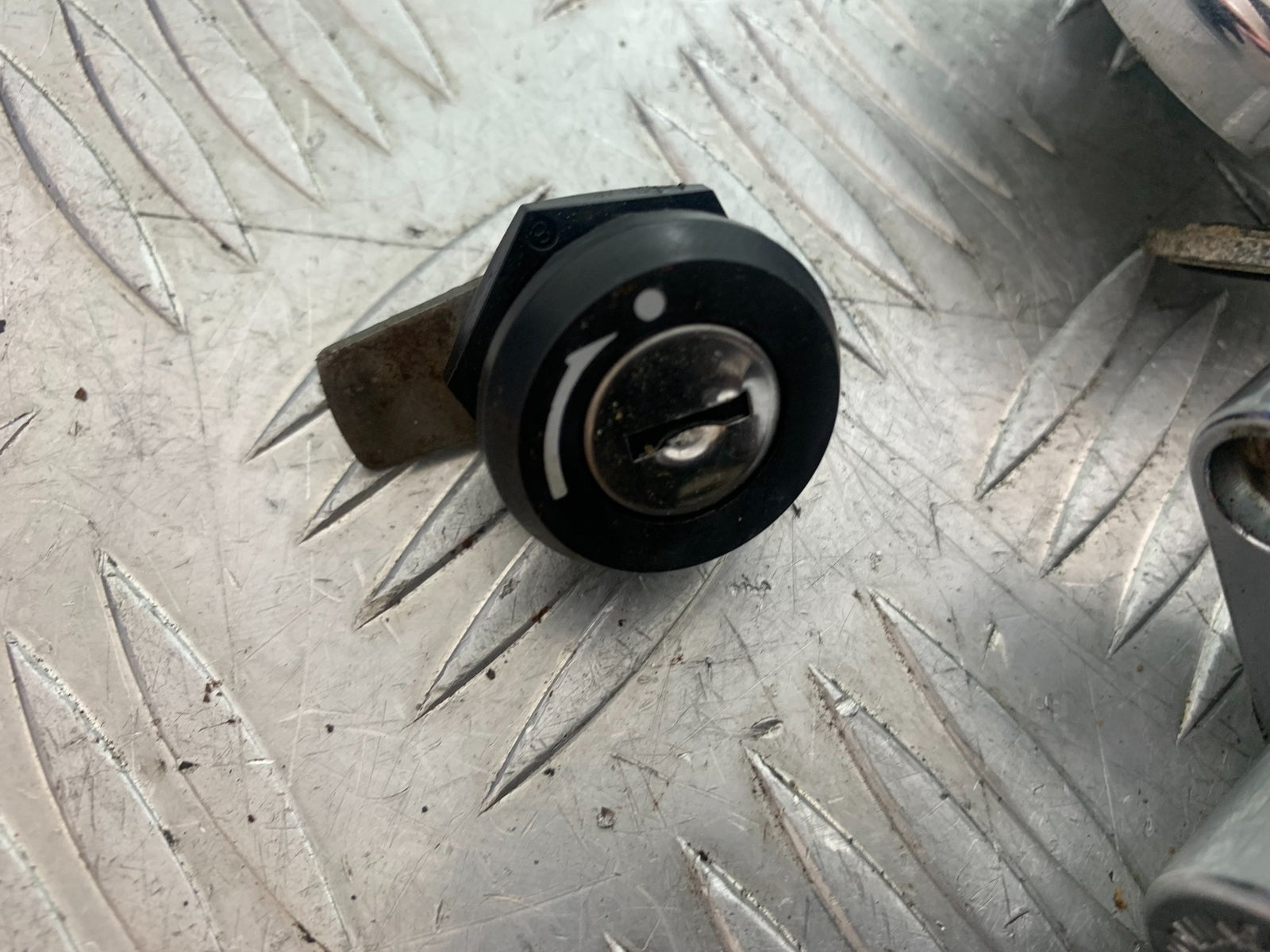 KAWASAKI VN1500 CLASSIC LOCKS AND KEY  YEAR 1999 -2006 (CMB1166)