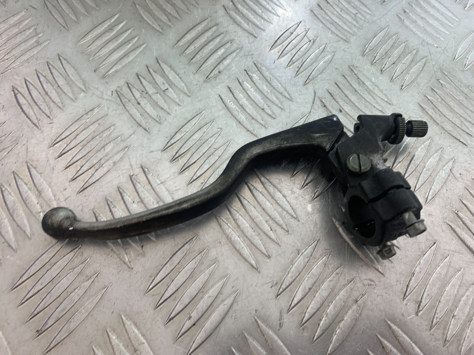 HERALD CLASSIC 125 CLUTCH LEVER AND BRACKET  YEAR 2014 (CMB1058)