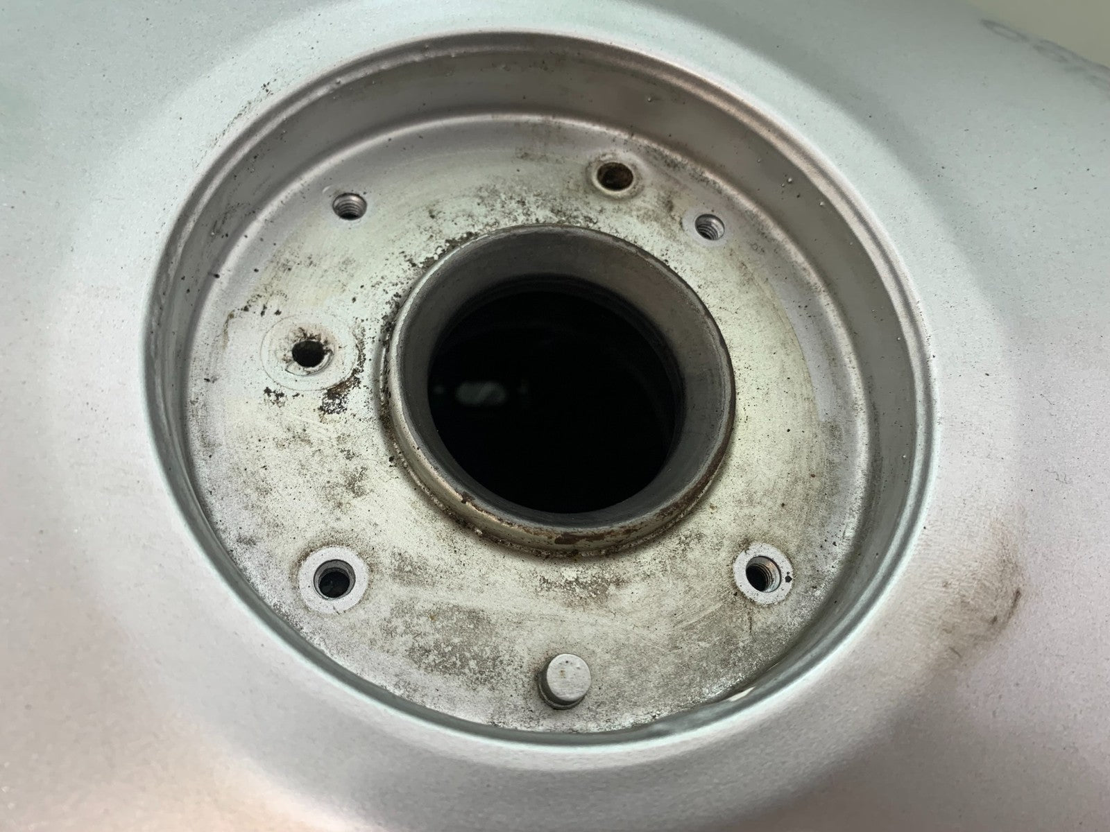 SUZUKI GSF1200 GSF 1200 BANDIT PETROL TANK YEAR 2001-2004 (CMB1188)