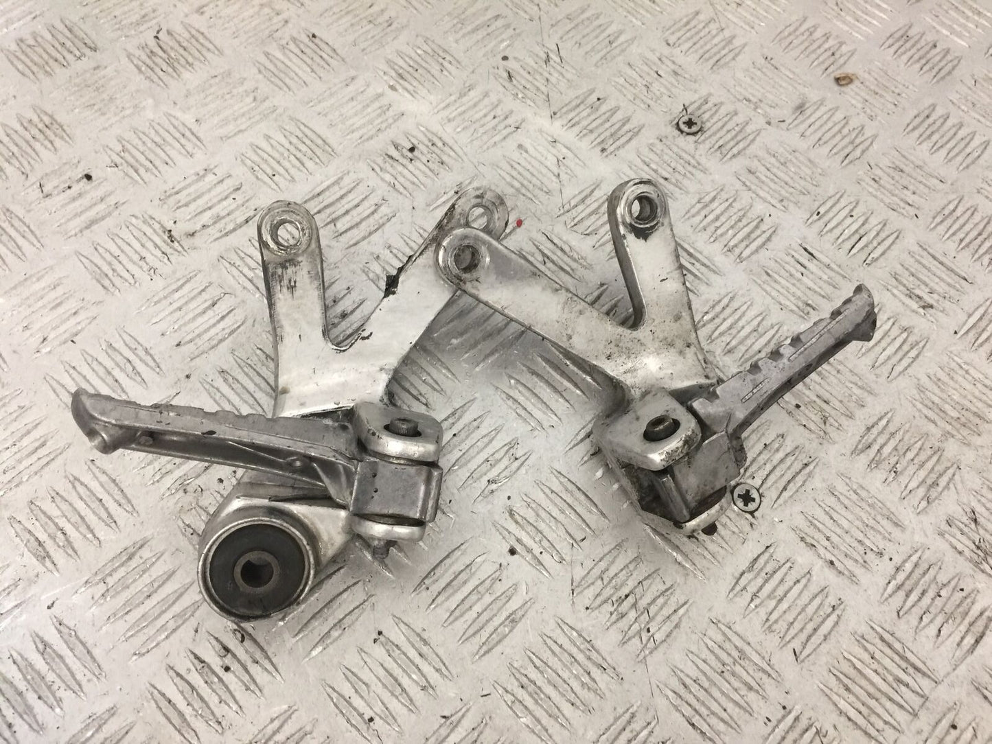 YAMAHA FZR1000 EXUP RU REAR HANGERS AND PEGS  YEAR 1991-1994 (STOCK 820)