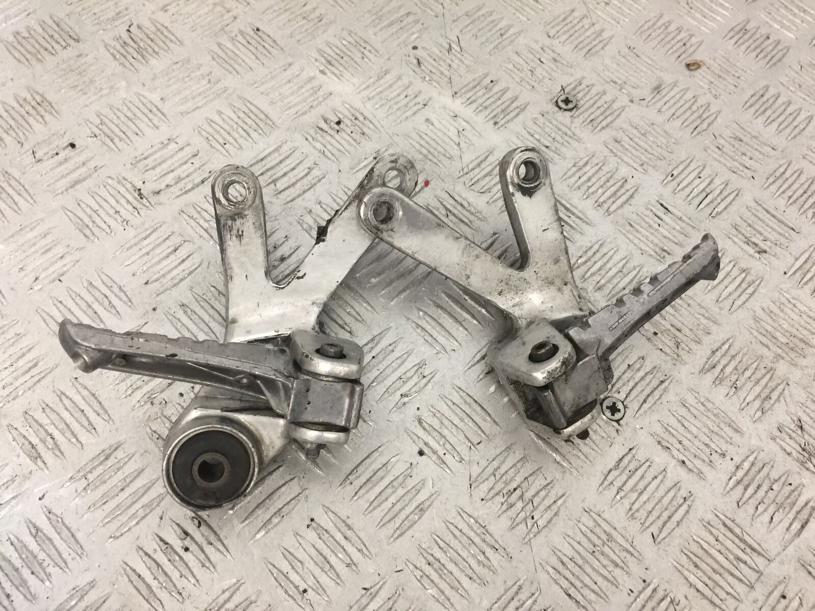 YAMAHA FZR1000 EXUP RU REAR HANGERS AND PEGS  YEAR 1991-1994 (STOCK 820)