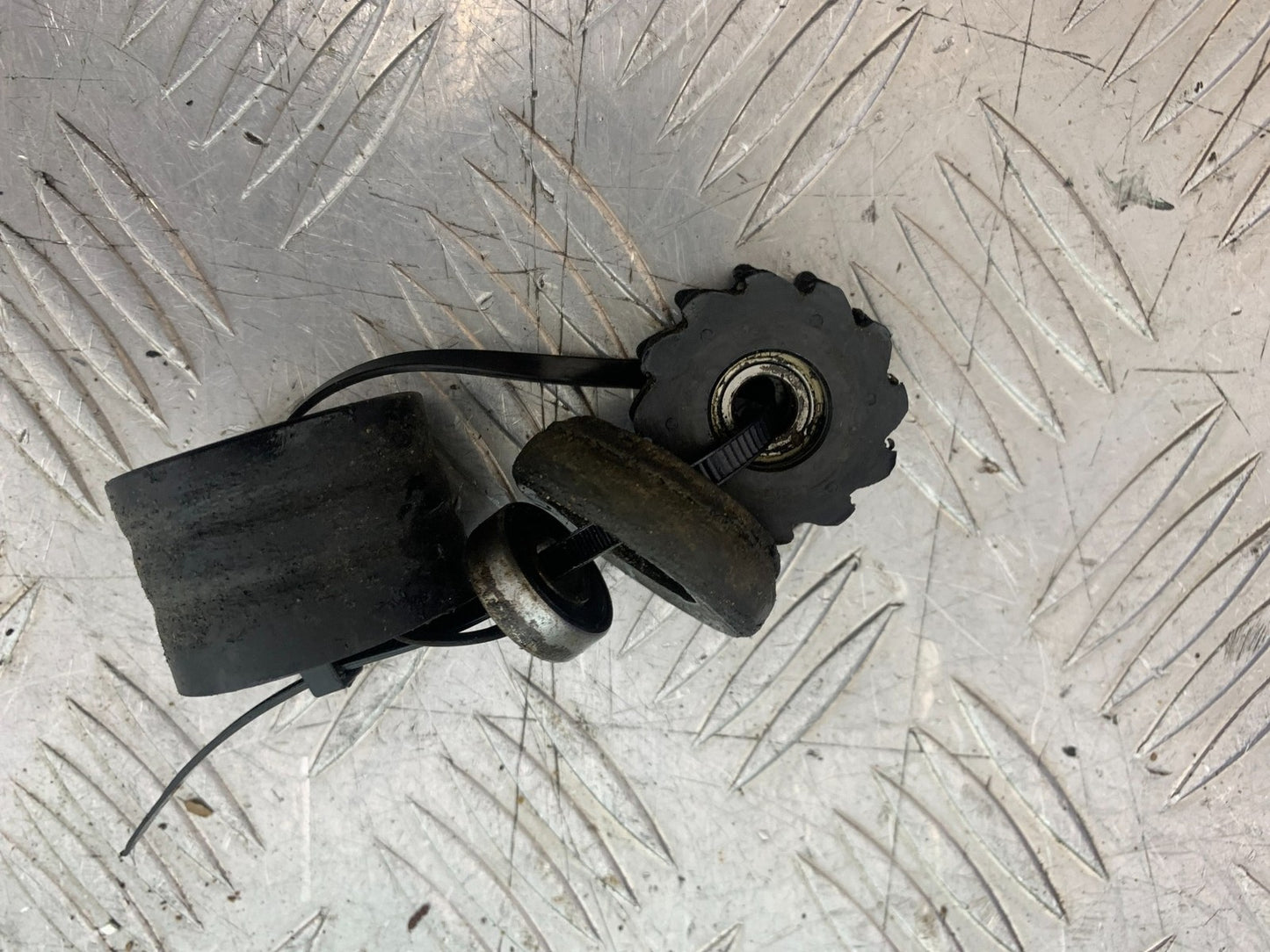 KAWASAKI KXF450 KXF 450 CHAIN ROLLER  YEAR 2013 CMB1217)