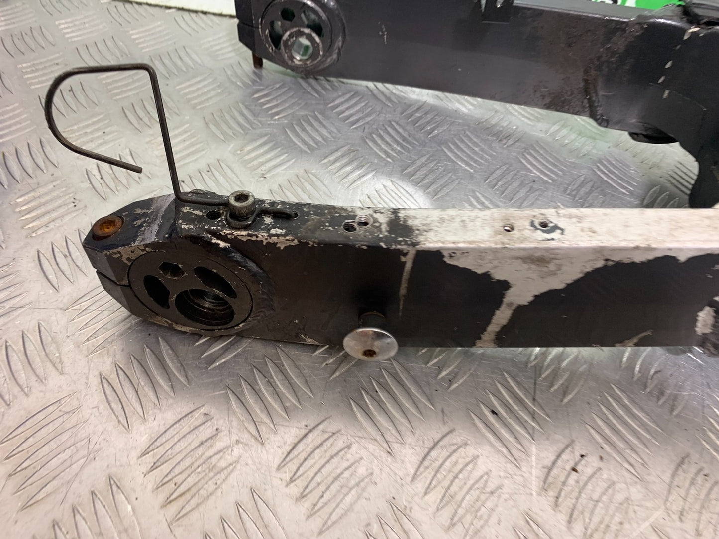 KAWASAKI ZZR1100 D SWINGARM   YEAR 1993-2001 (CMB1189)