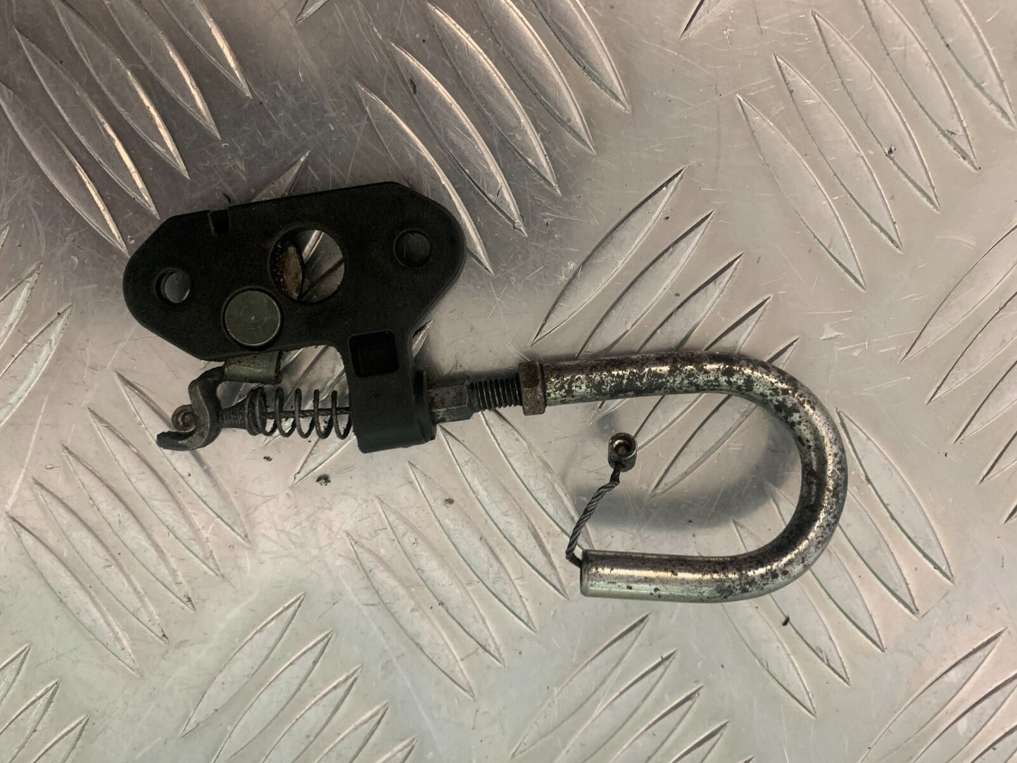 DUCATI 600ss 600 ss SEAT CATCH YEAR 1991-98 (STOCK 987)