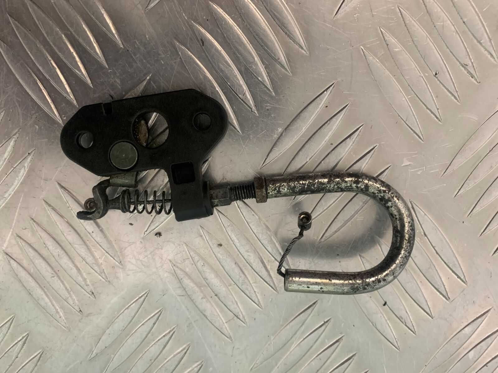DUCATI 600ss 600 ss SEAT CATCH YEAR 1991-98 (STOCK 987)