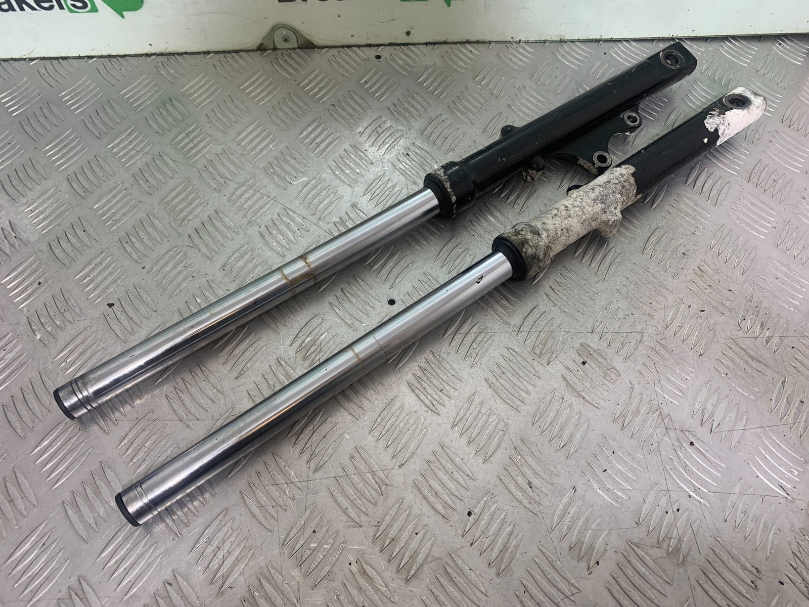 YAMAHA YBR125 YBR 125 FORKS   YEAR 2010-2017 (CMB1163)