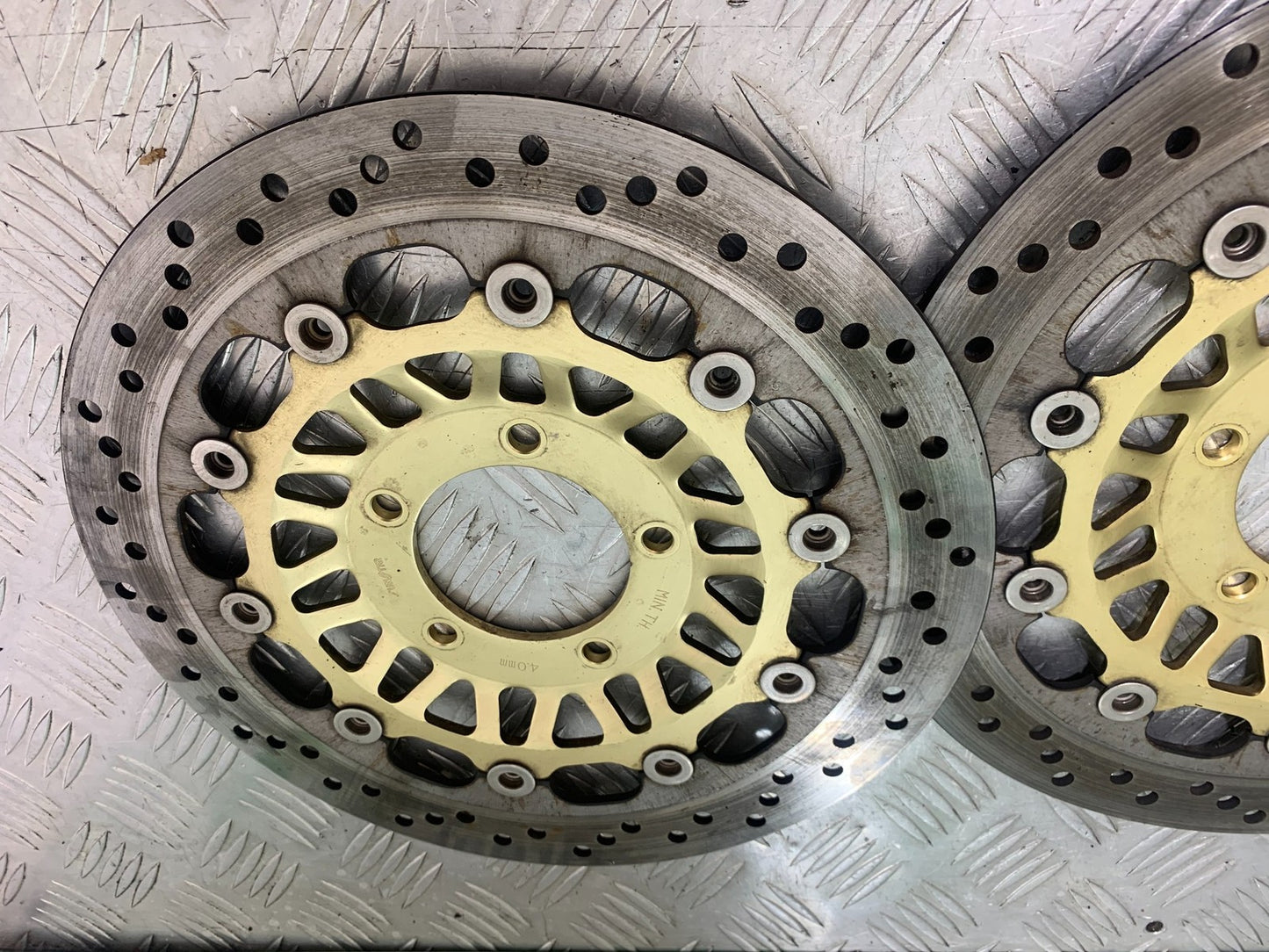 TRIUMPH 1050 SPRINT ST FRONT BRAKE DISCS  YEAR 2004-2007 (CMB1197)