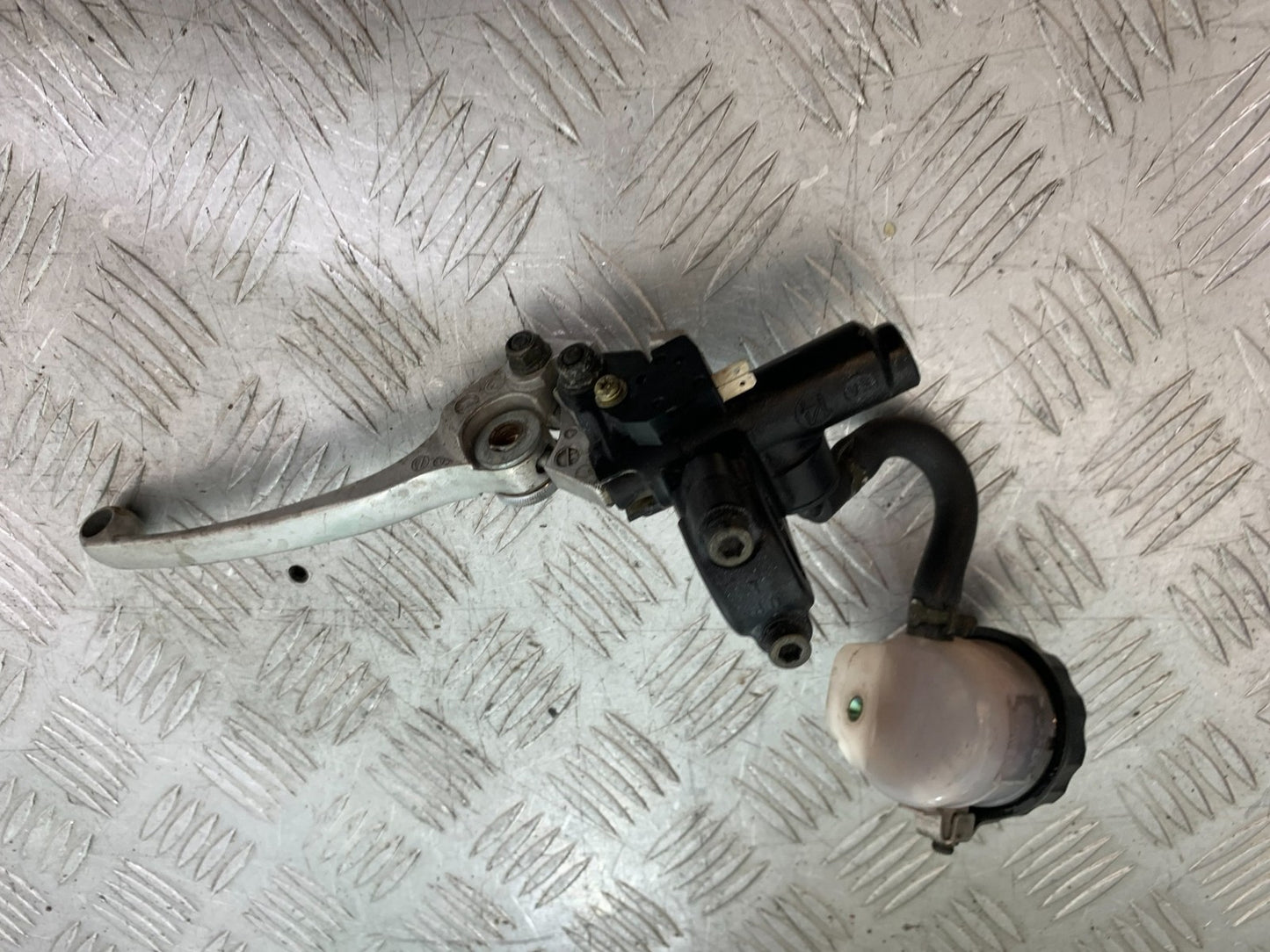TRIUMPH 955I SPRINT RS FRONT MASTER CYLINDER   YEAR 1999-03 (CMB1313)