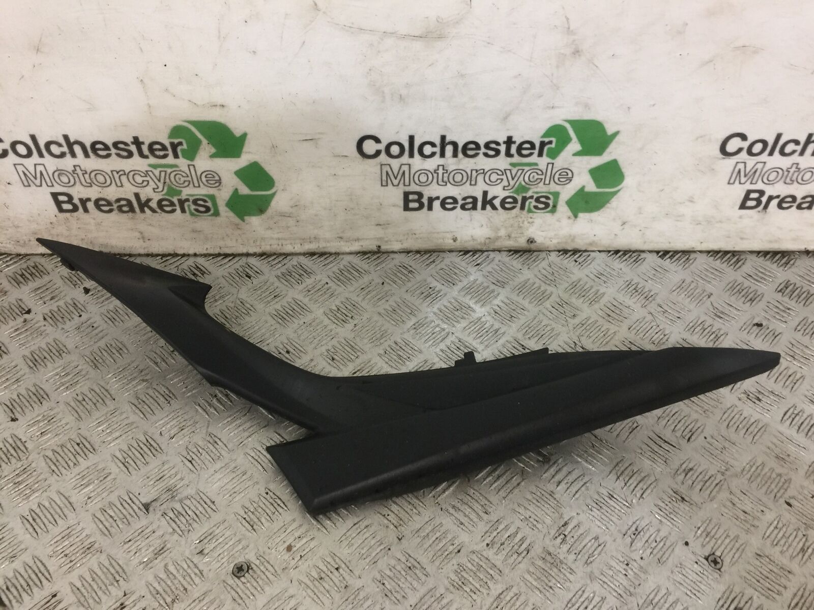 SUZUKI GSR600 GSR 600 LEFT SEAT PANEL YEAR 2006-2010 (STOCK 807)