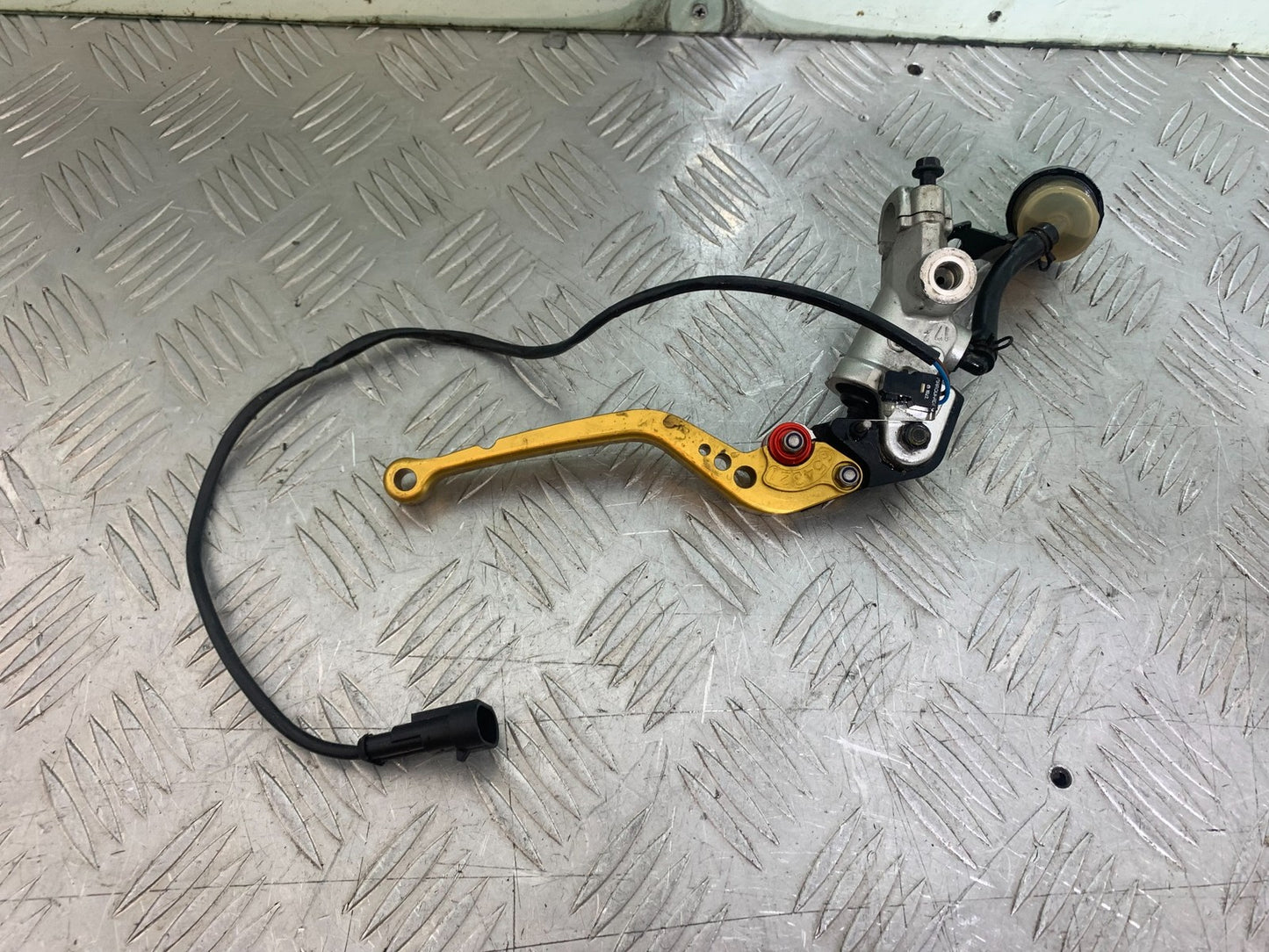 APRILIA RSV1000 R FACTORY MILLE CLUTCH MASTER CYLINDER   2004-09 (CMB1203)