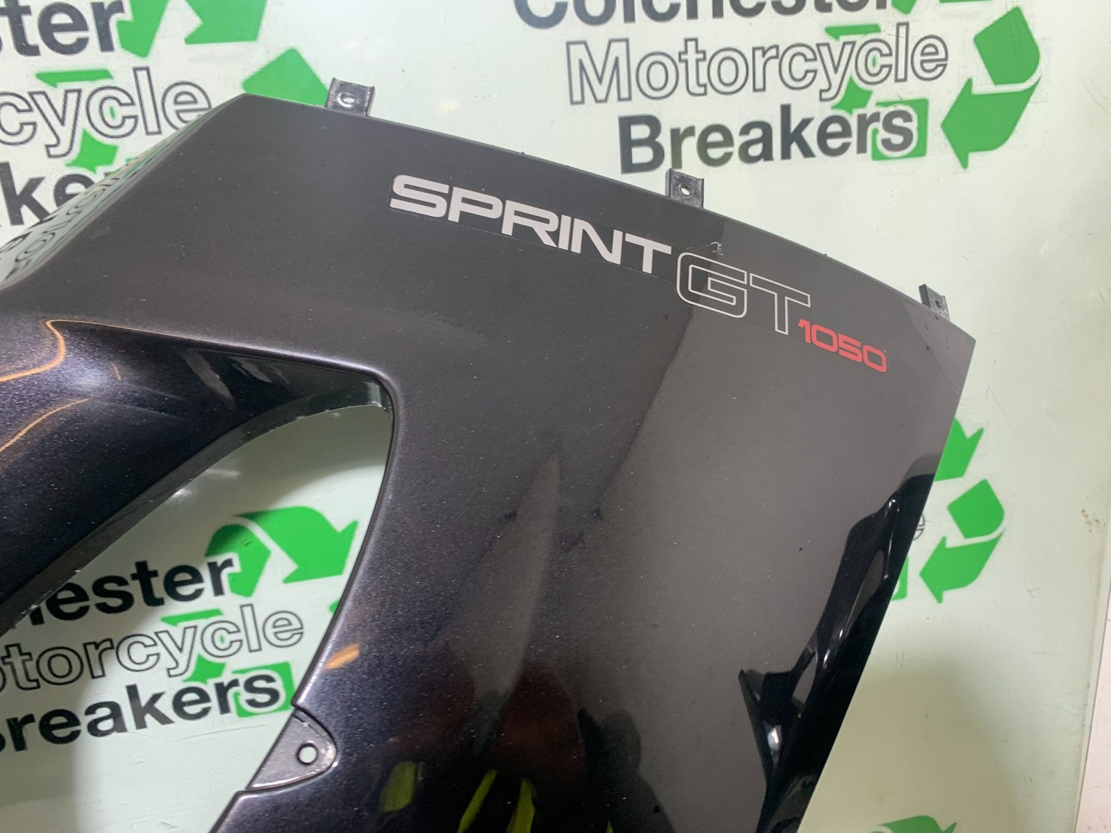 TRIUMPH 1050 SPRINT GT RIGHT FAIRING PANEL  YEAR 2010-2016 (CMB1250)