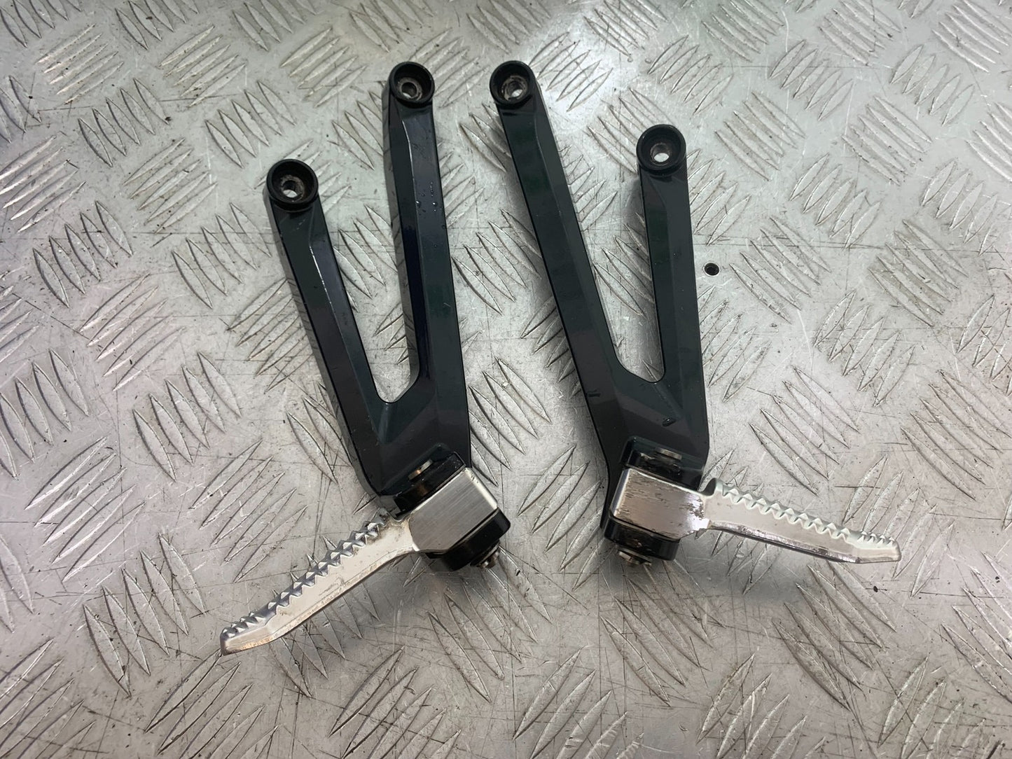 BMW S1000 RR REAR HANGER AND PEGS  YEAR 2015-2018 (CMB1246)