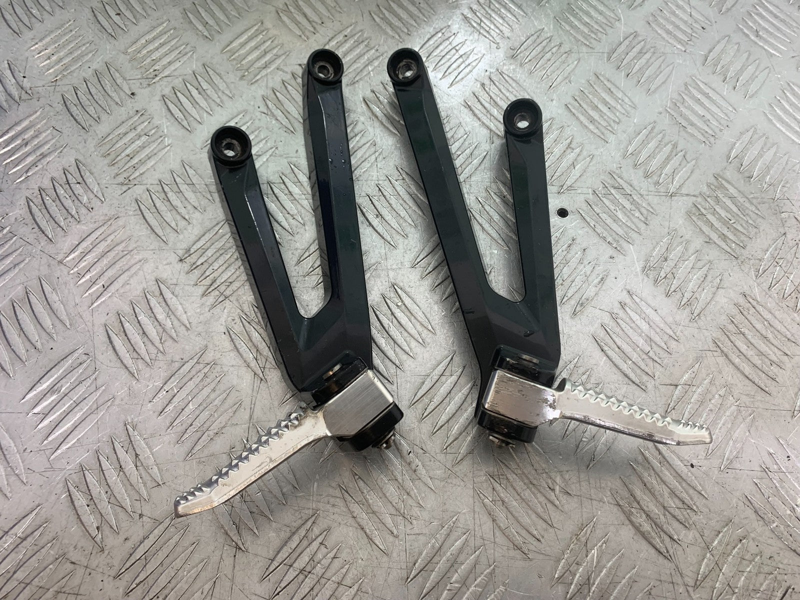 BMW S1000 RR REAR HANGER AND PEGS  YEAR 2015-2018 (CMB1246)
