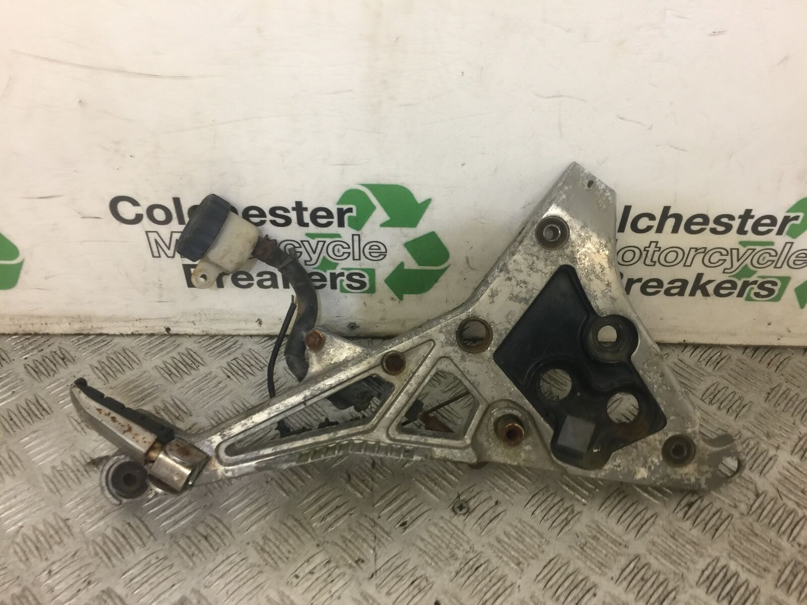 YAMAHA FJ1200 FJ 1200 RIGHT HANGER YEAR 1988 (STOCK 653)