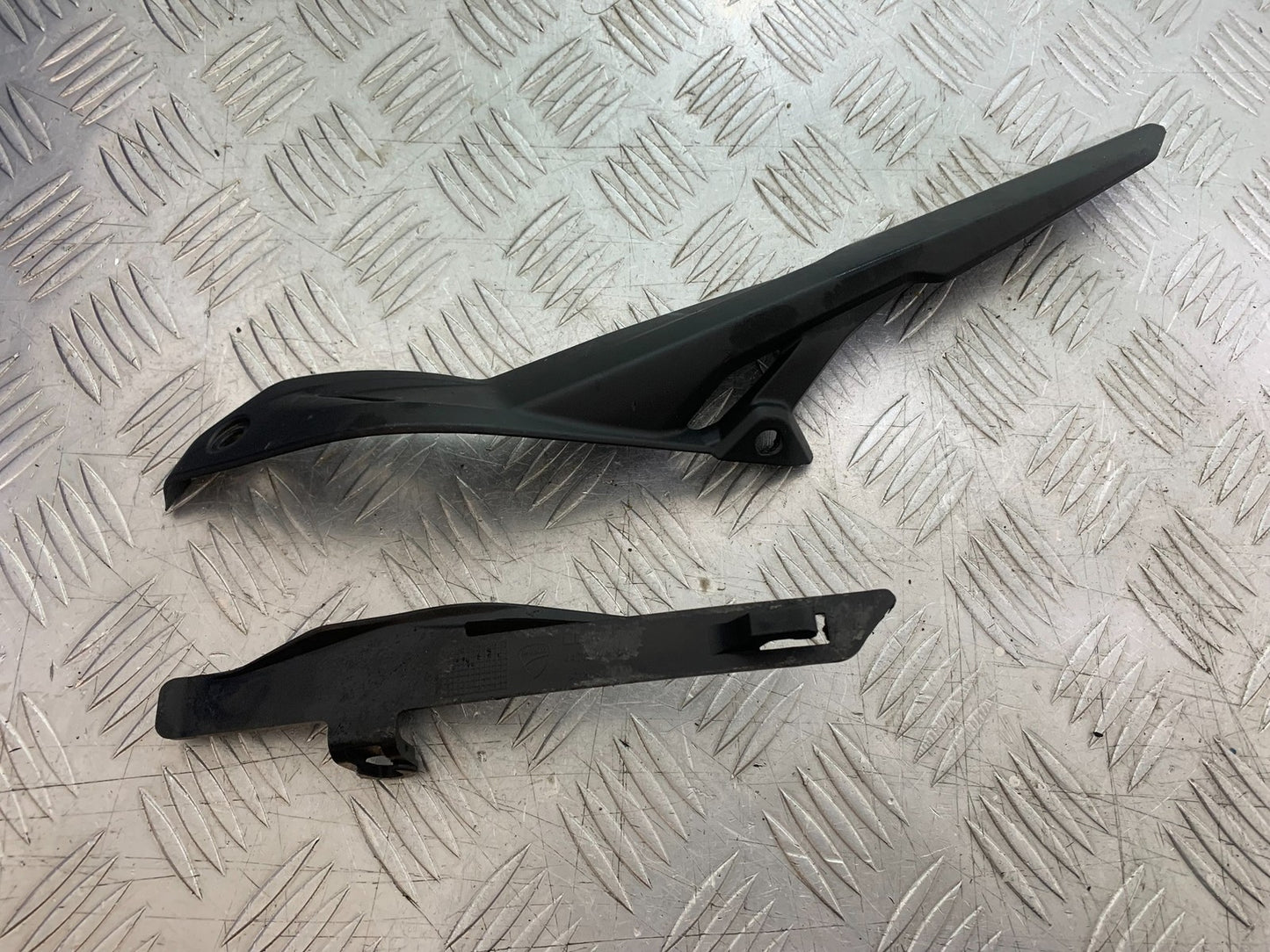 DUCATI 937 MONSTER CHAIN GUARD YEAR 2021-2024 (CMB1270)