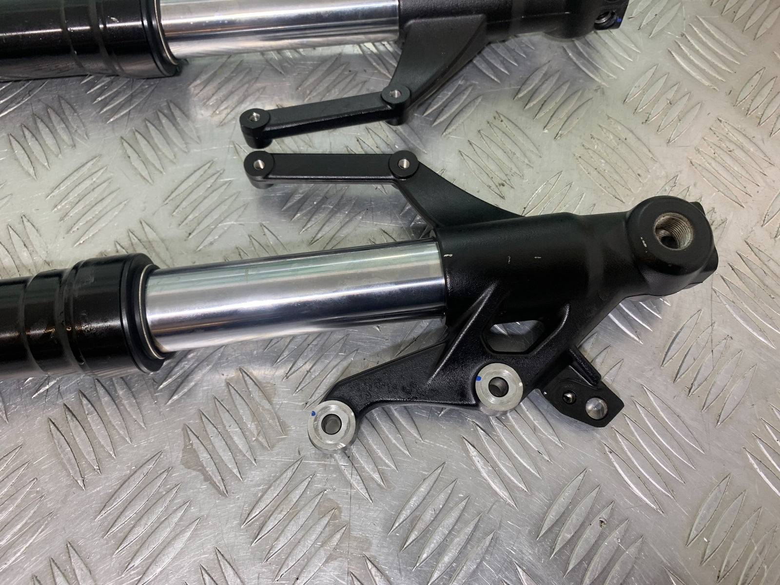 TRIUMPH TRIDENT 660 FORKS  YEAR 2021-2024 (CMB1148)