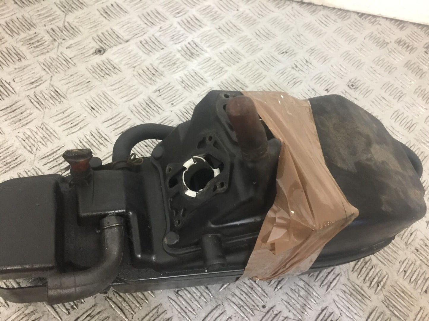 HONDA XL125 VARADERO AIRBOX  2004 (STOCK 697)