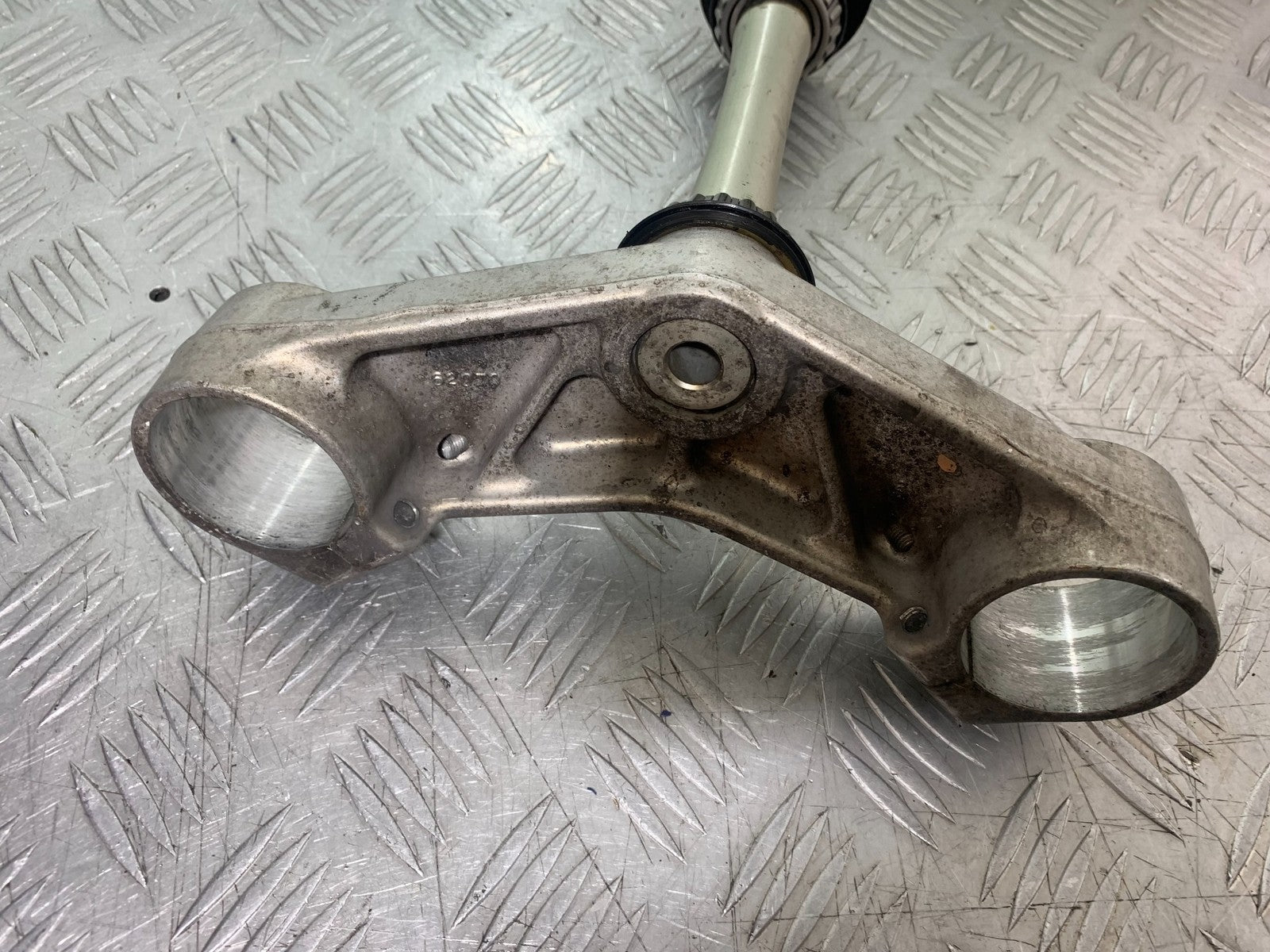 SUZUKI DL1000 V-STROM BOTTOM YOKE  YEAR 2014-2019 (CMB1325)