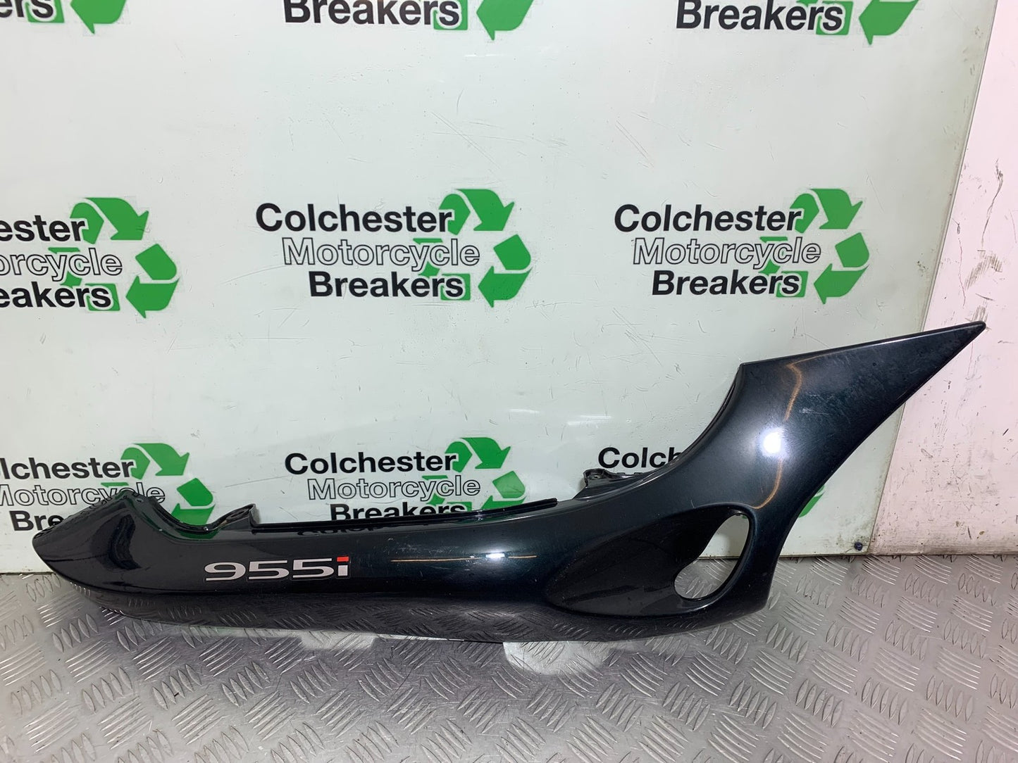 TRIUMPH 955i SPRINT ST RIGHT SEAT PANEL YEAR 1999-04 (CMB1230)